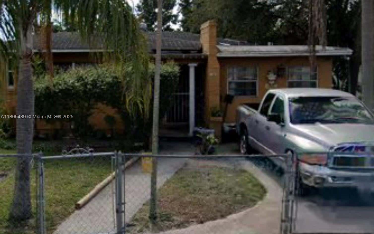 1076 NW 77th St, Miami FL 33150