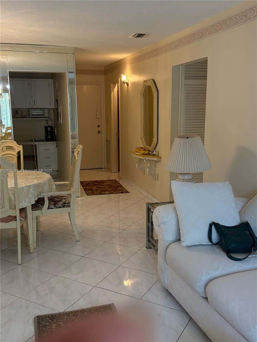 1395 NE 167th St # 203, Miami FL 33162