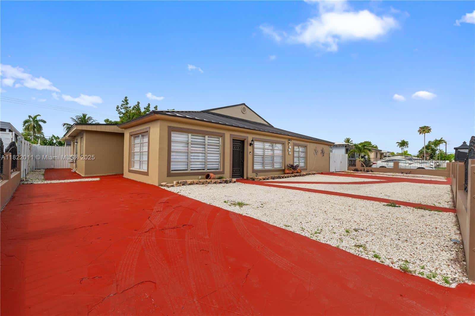 230 W 47th St, Hialeah FL 33012