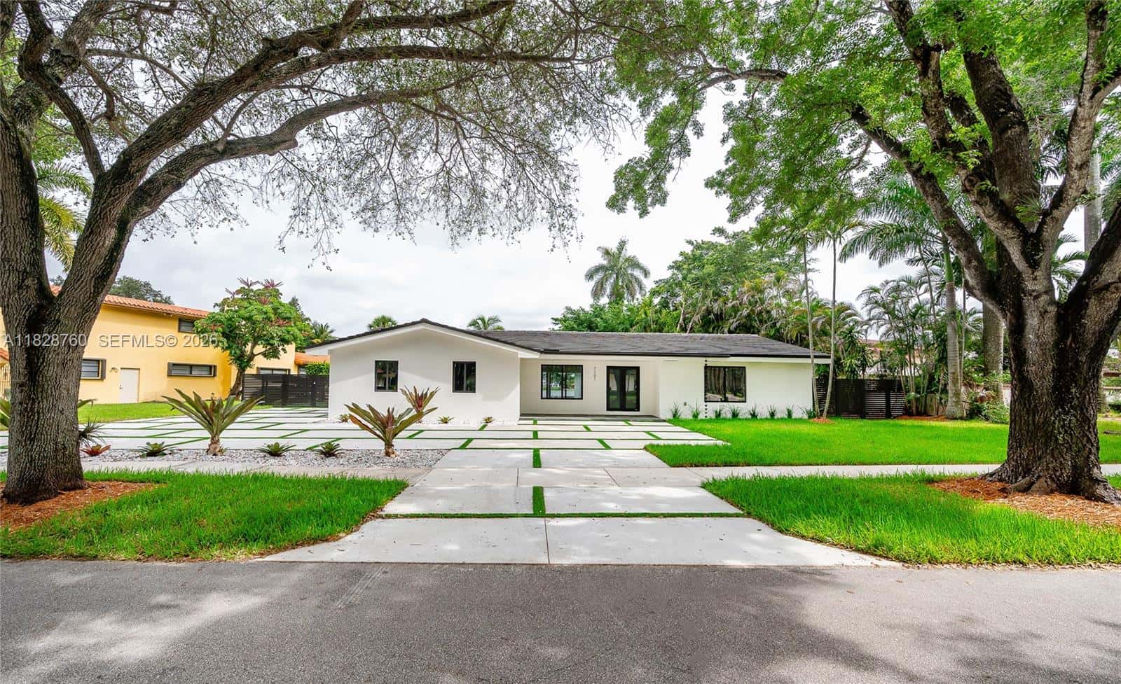 7101 E Troon Cir, Miami Lakes FL 33014