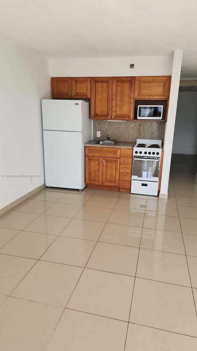 16450 NW 2nd Ave # 206, Miami FL 33169