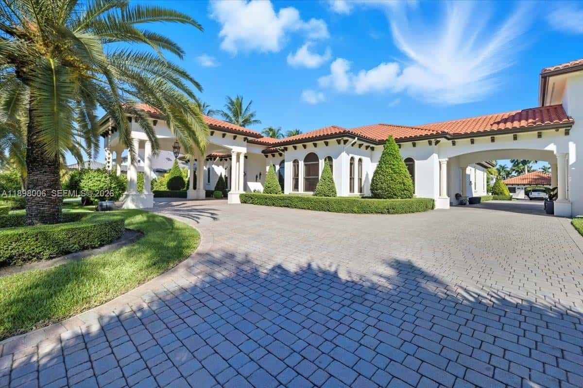 10181 NW 131st St, Hialeah Gardens FL 33018