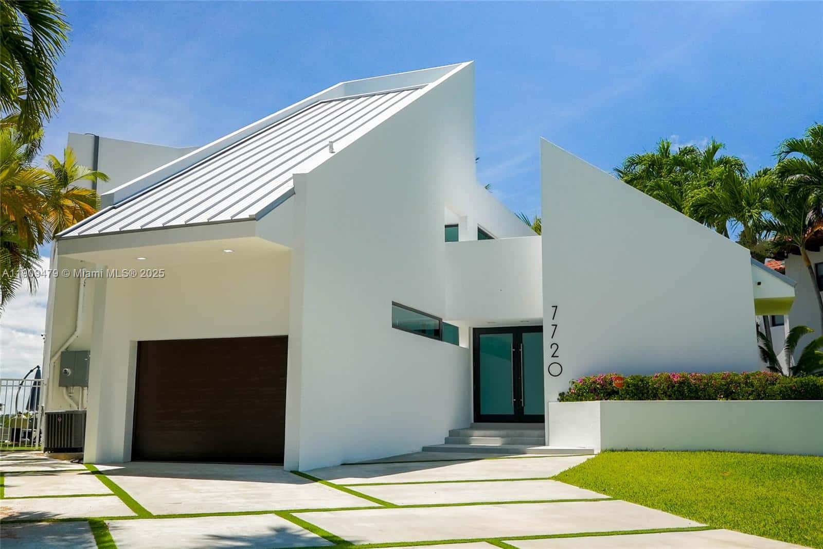 7720 Miami View Dr, North Bay Village FL 33141