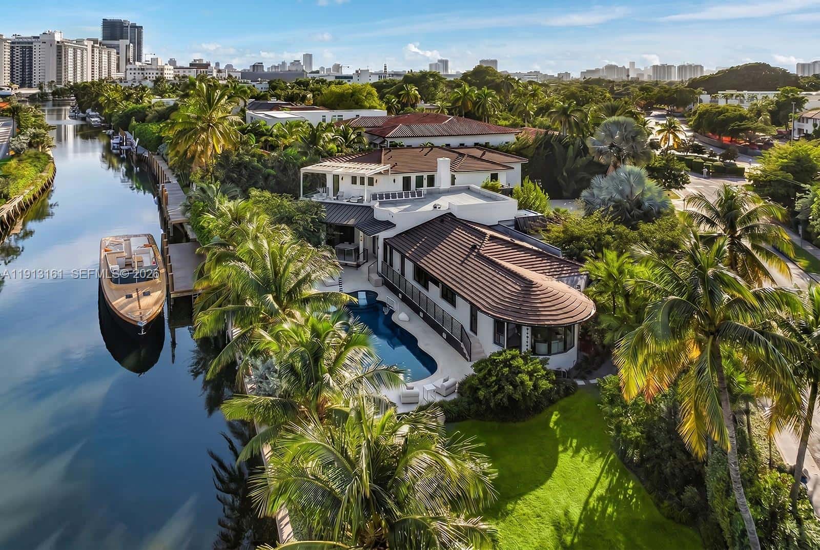2801 Flamingo Dr, Miami Beach FL 33140