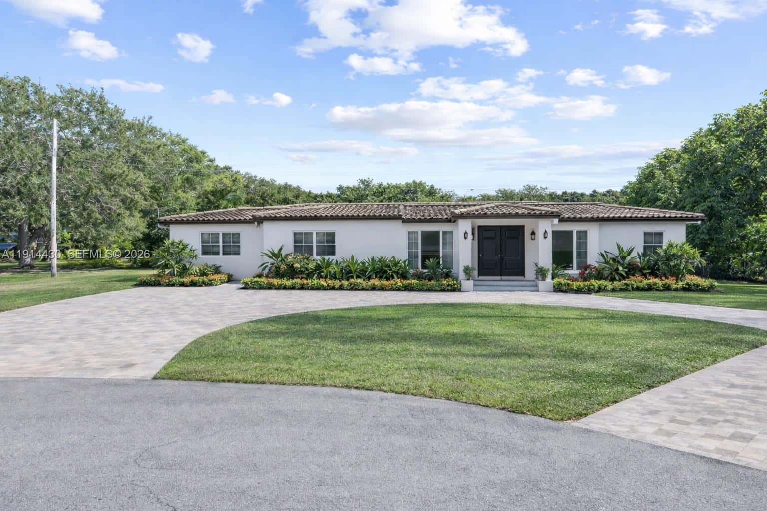700 NE 118th St, Biscayne Park FL 33161