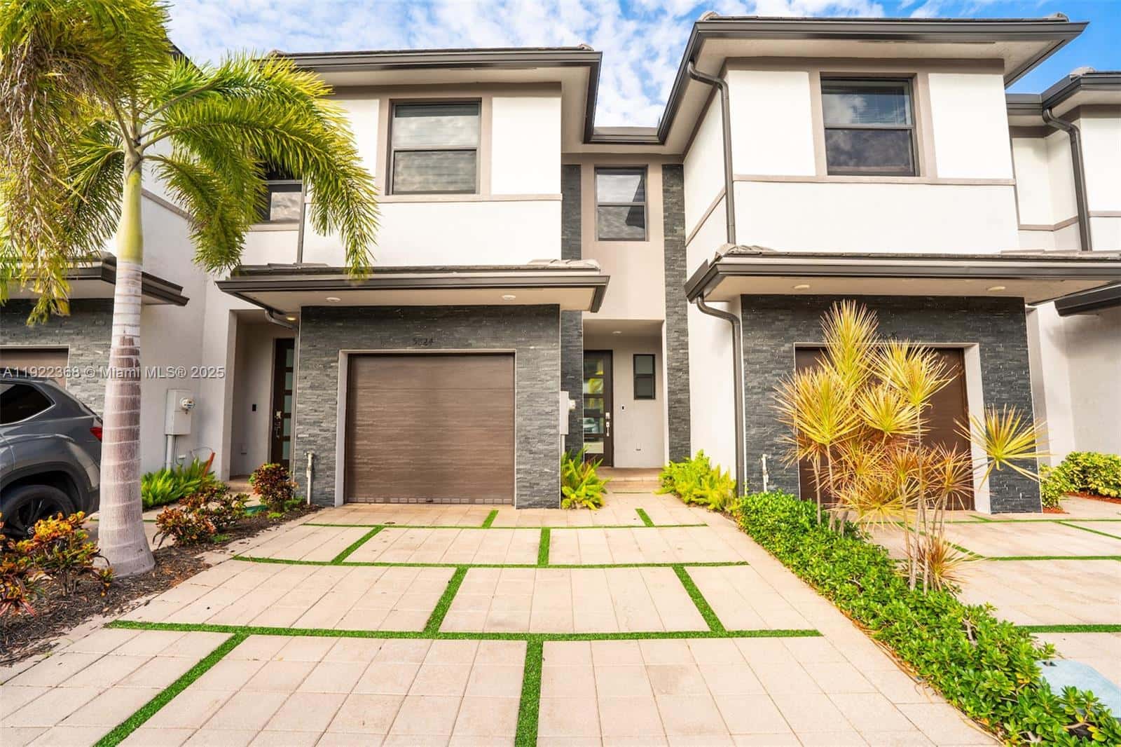 15824 NW 91st Ct, Miami Lakes FL 33018