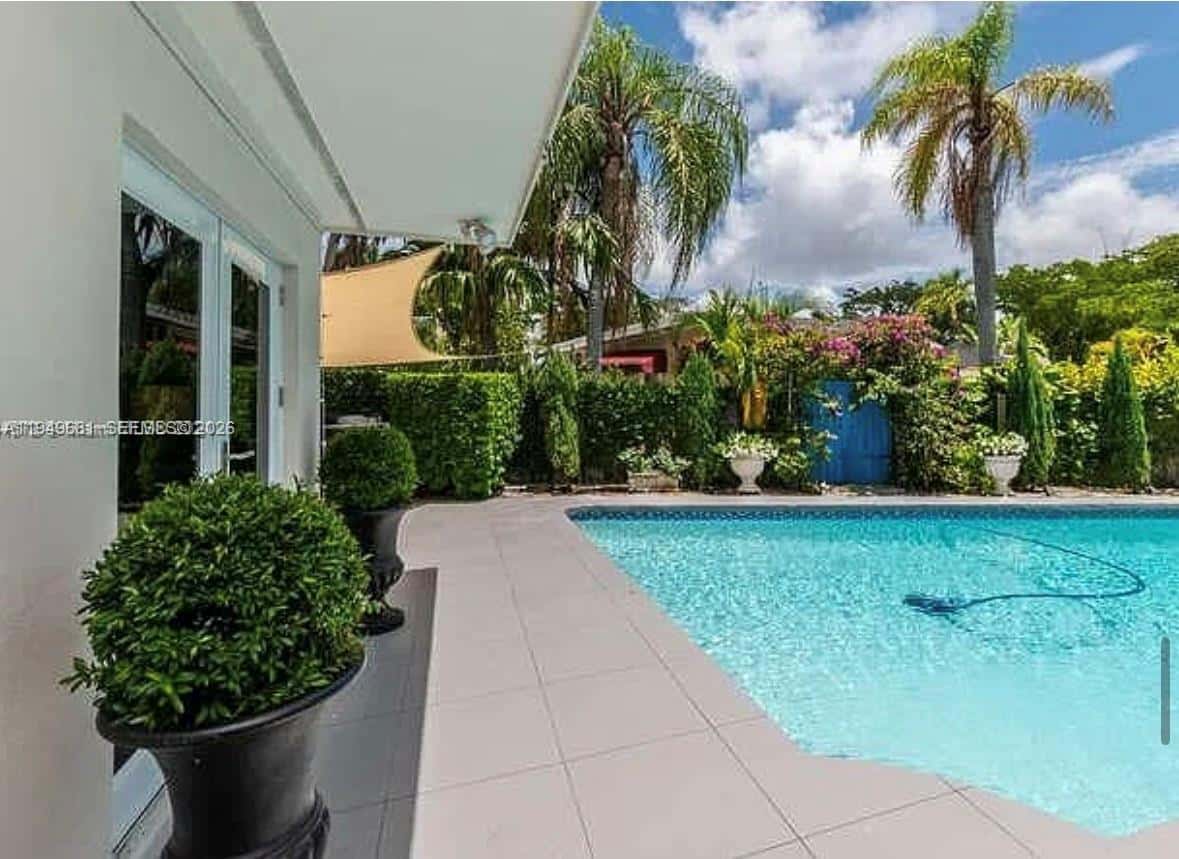 2075 S Hibiscus Dr, North Miami FL 33181