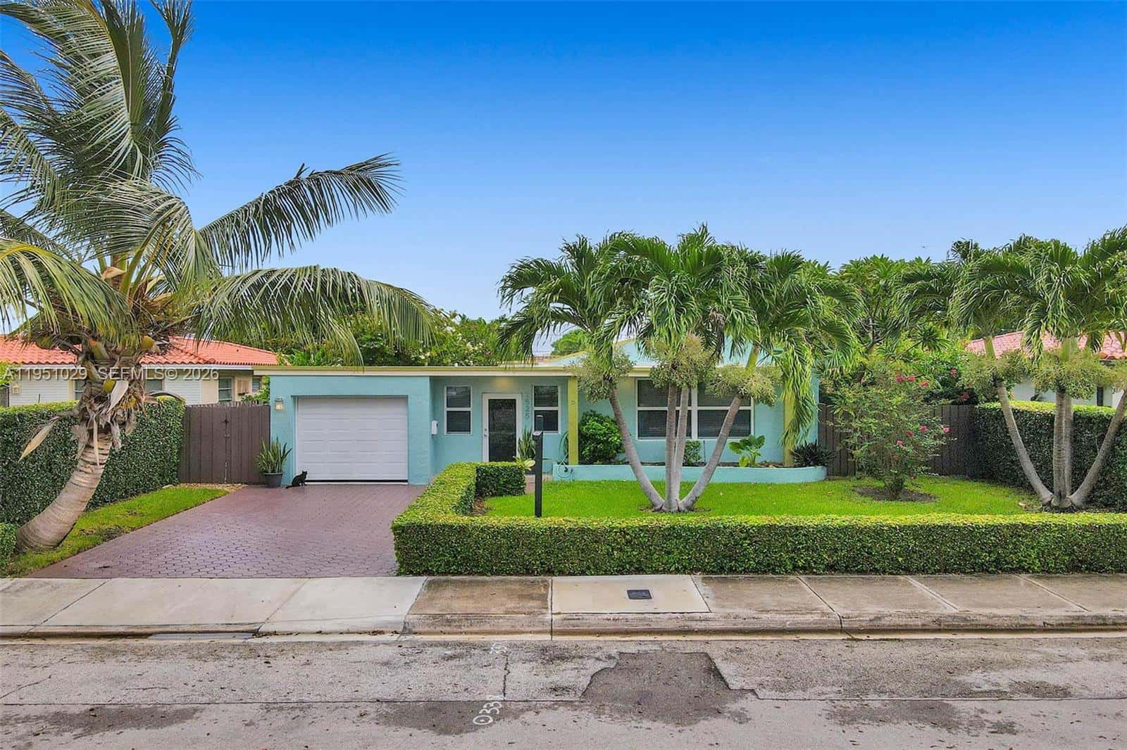 7525 W Treasure Dr, North Bay Village FL 33141
