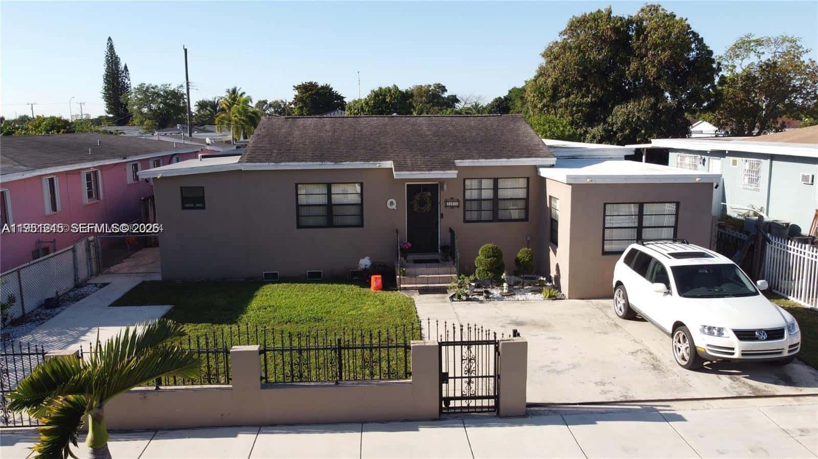 848 E 24th St, Hialeah FL 33013