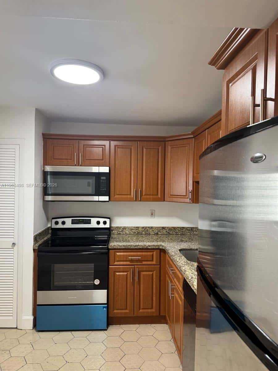 1401 NE 191st St # D108, Miami FL 33179