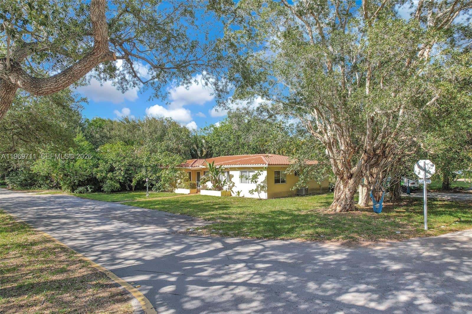 11919 NE 8th av, Biscayne Park FL 33161