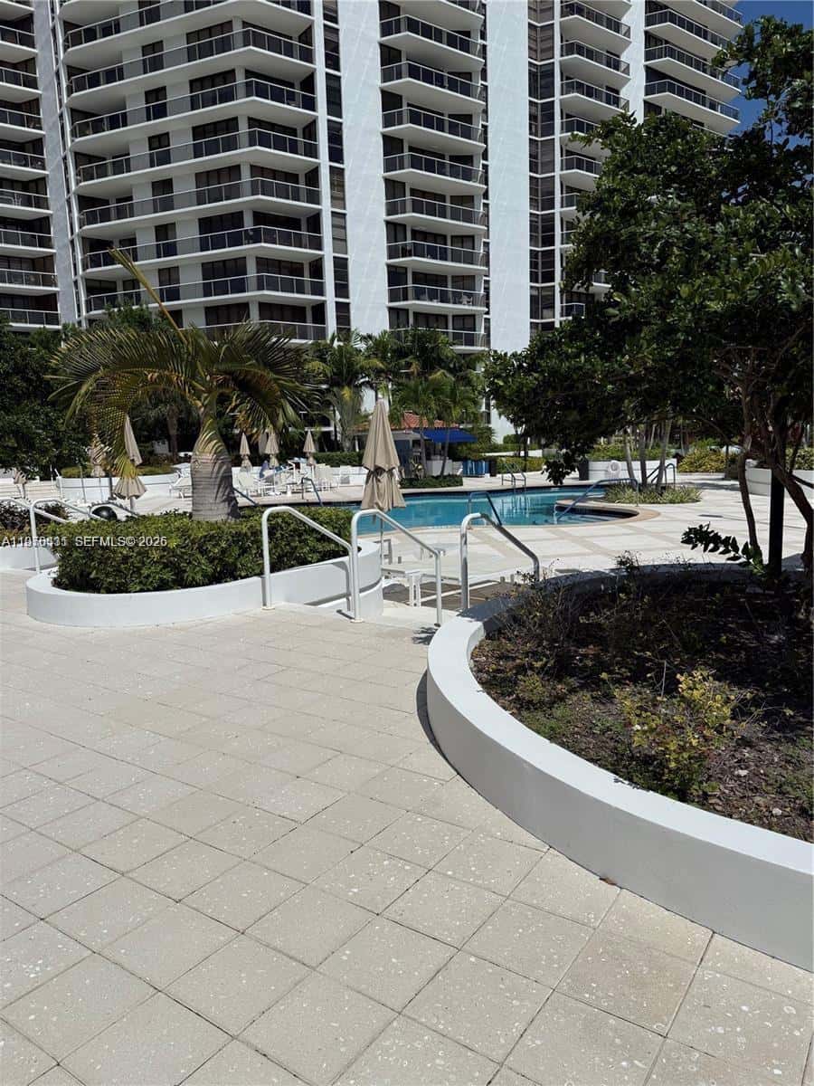 20281 E Country Club Dr, Aventura FL 33180