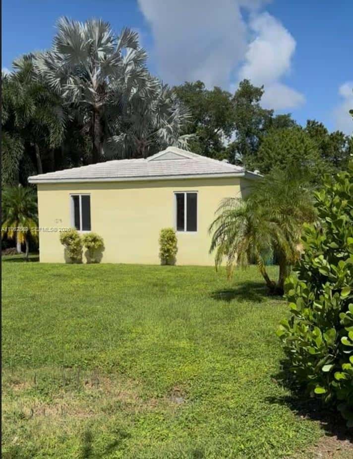 1015 NE 112th St, Biscayne Park FL 33161
