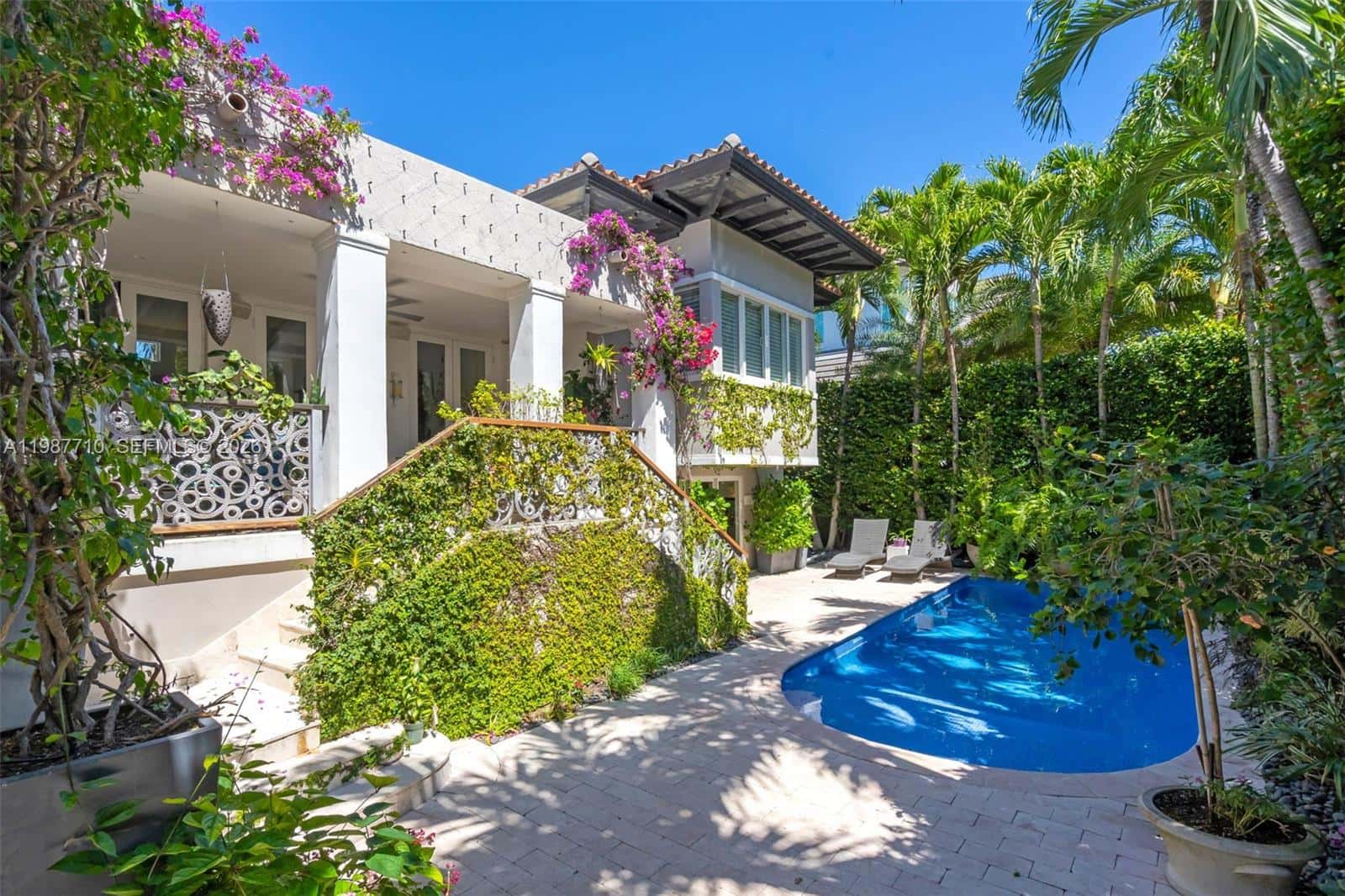 140 Hampton Ln, Key Biscayne FL 33149