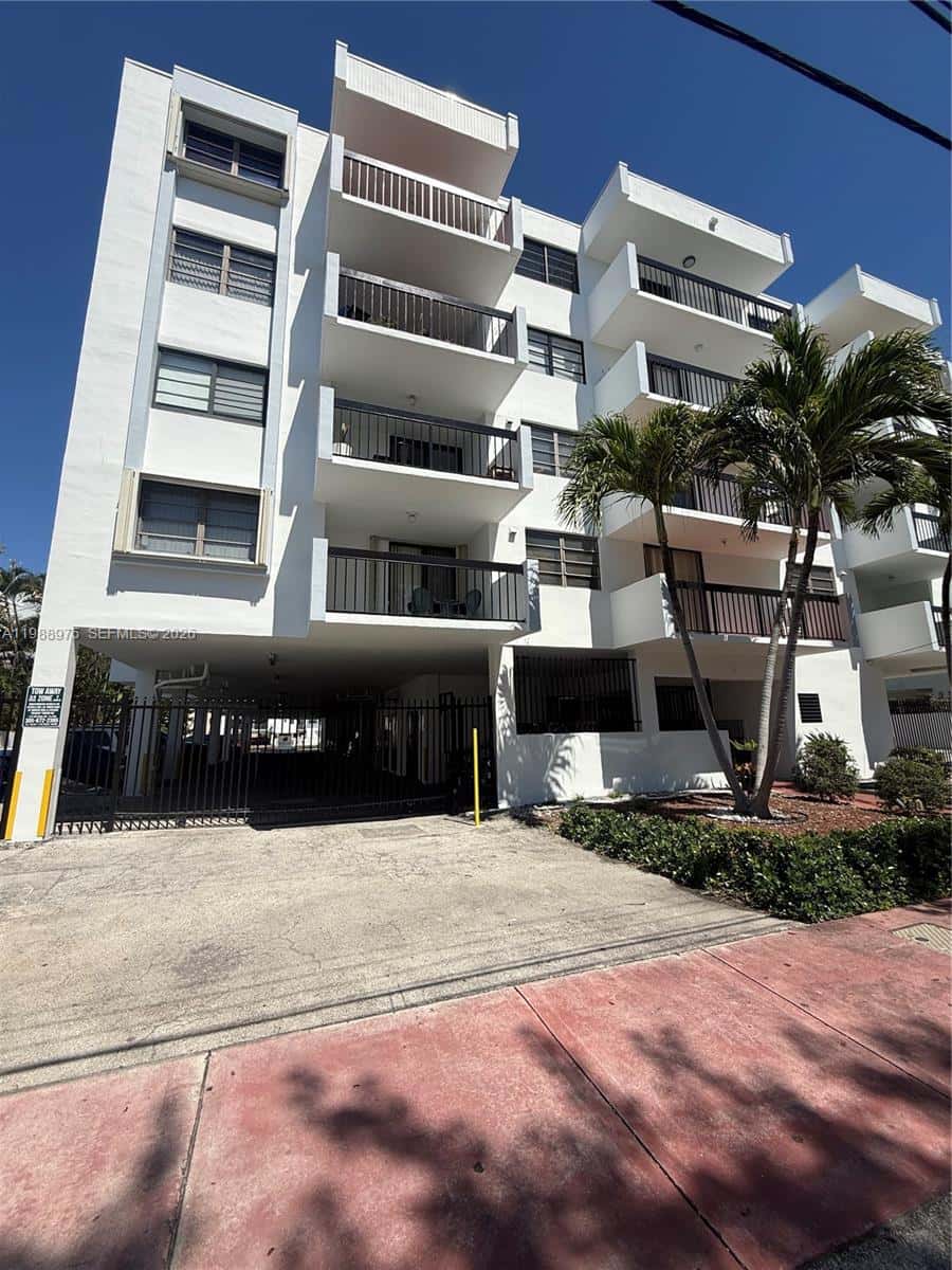 6937 Bay Dr, Miami Beach FL 33141
