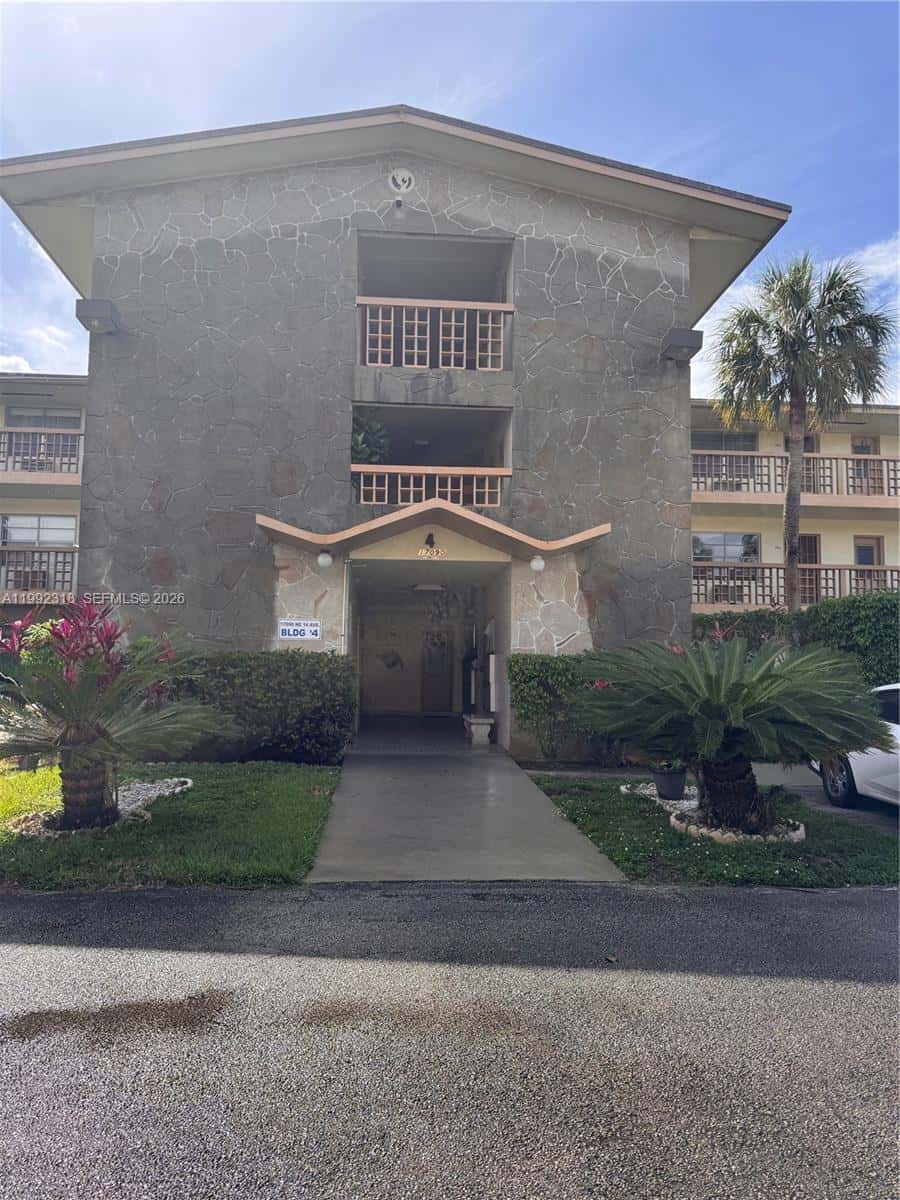 17090 NE 14th Ave # 107, Miami FL 33162