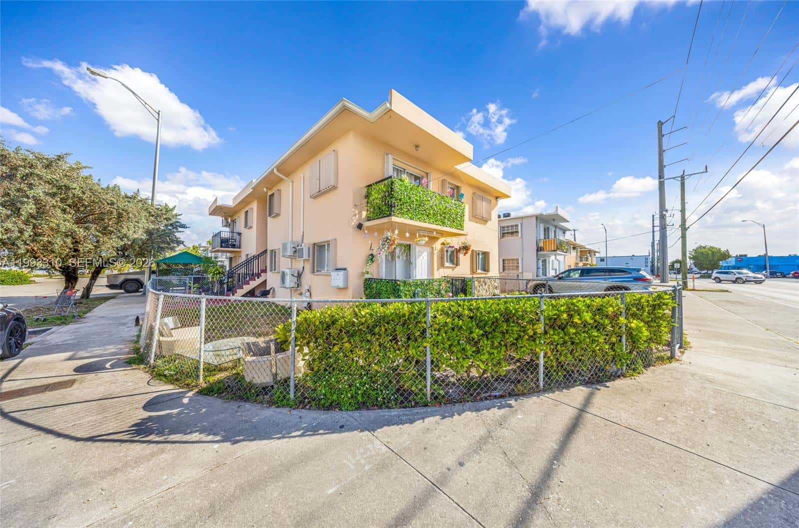955 W 23rd St, Hialeah FL 33010