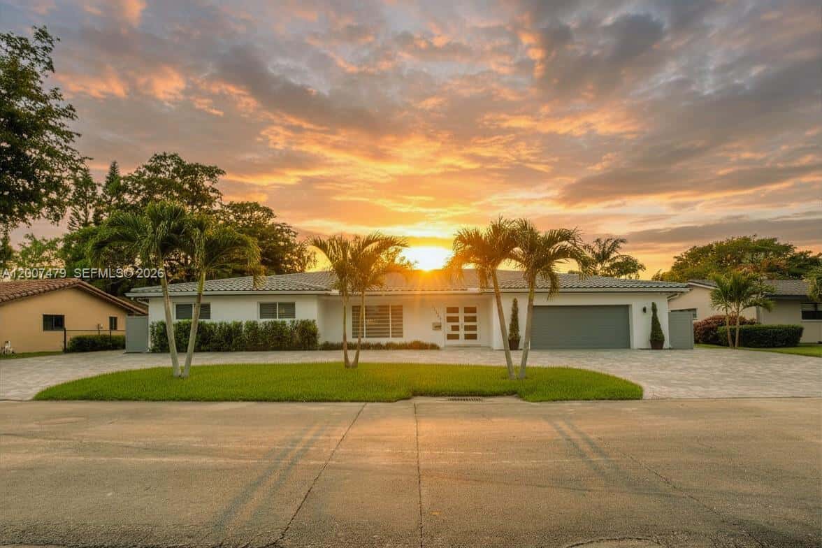 19150 S Saint Andrews Dr, Hialeah FL 33015
