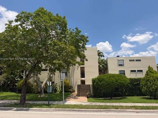 709 Curtiss Pkwy # 20, Miami Springs FL 33166