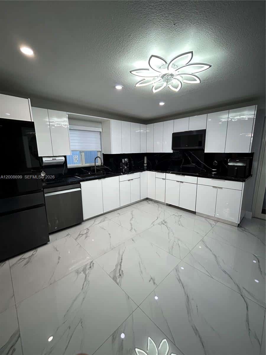 367 W 33rd St, Hialeah FL 33012
