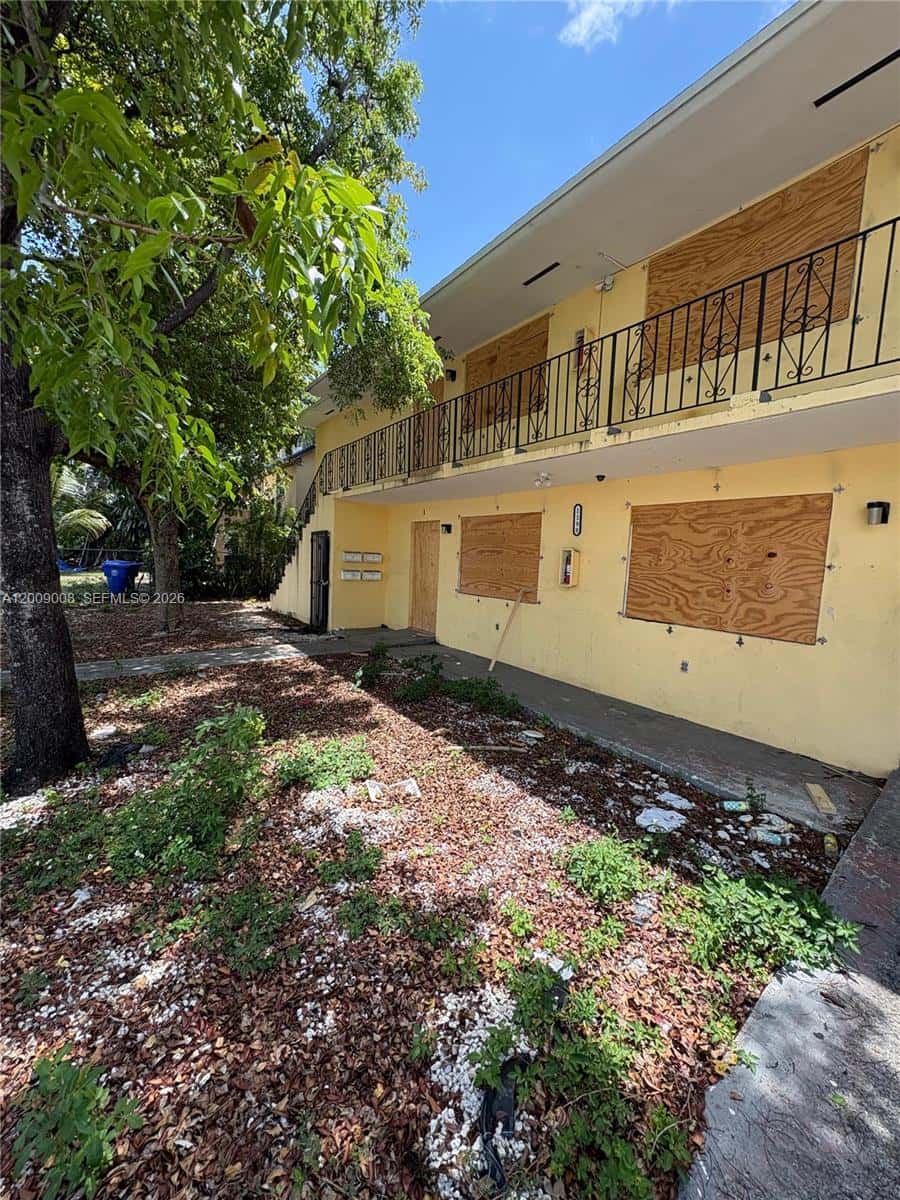 1198 NW 61st St, Miami FL 33127