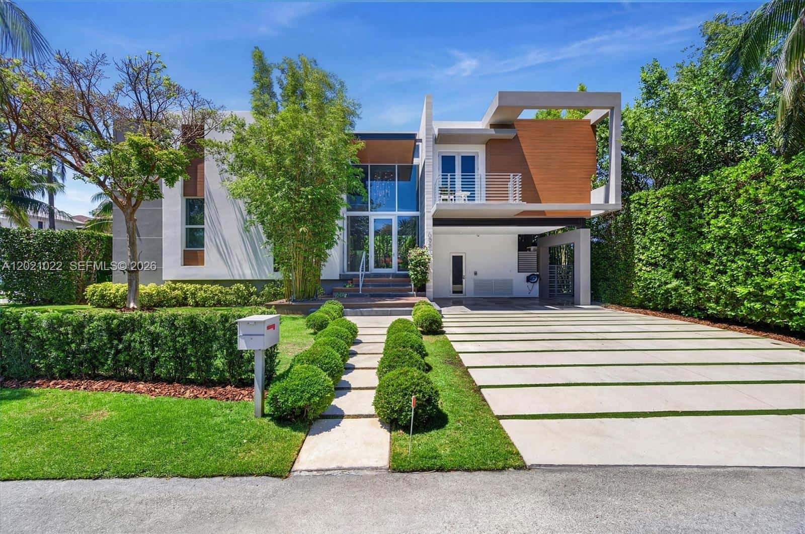 625 Curtiswood Dr, Key Biscayne FL 33149