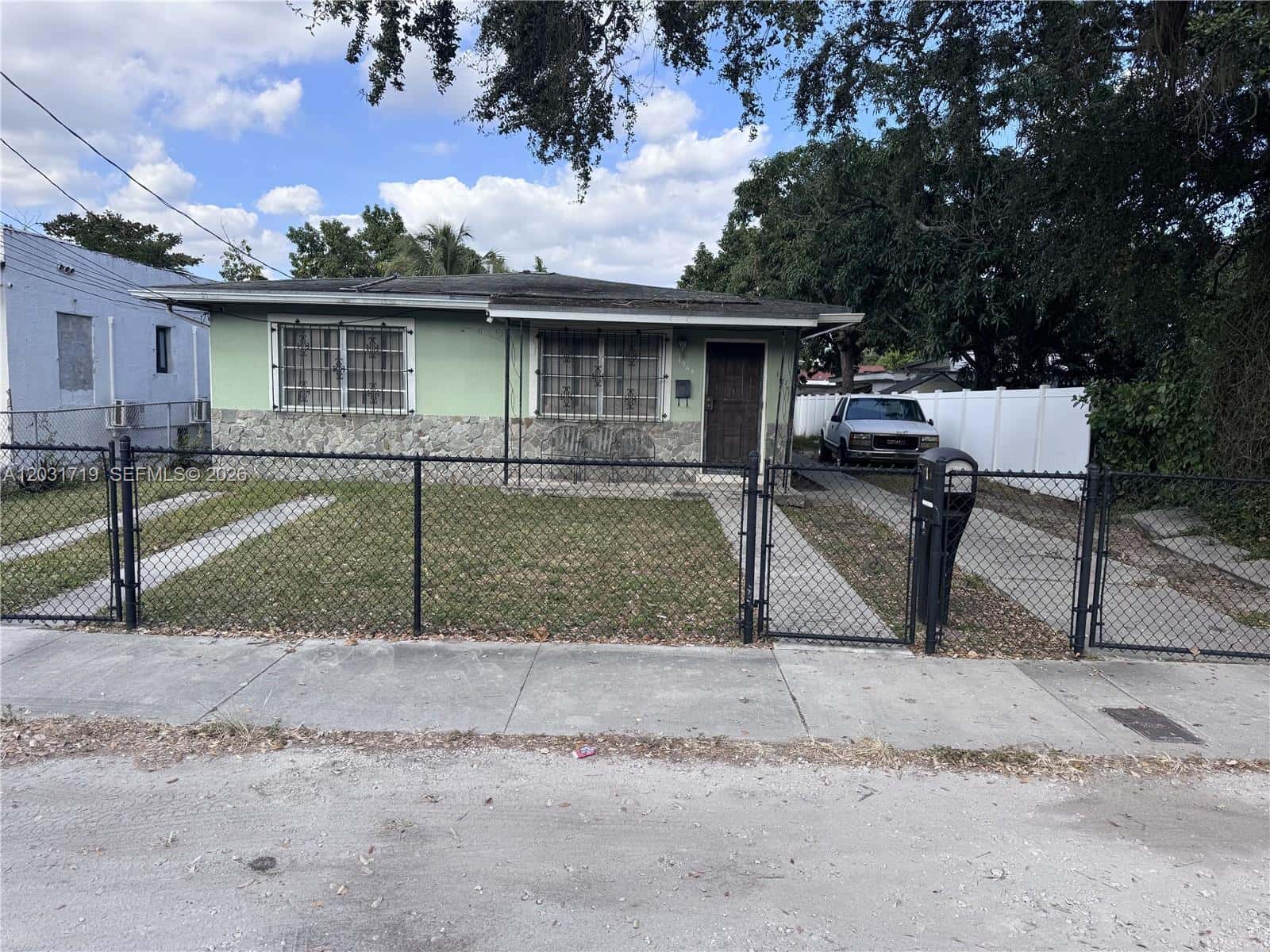 1369 NW 30th St, Miami FL 33142