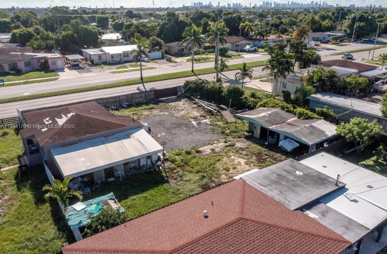 782 E 37th St, Hialeah FL 33013 — 52