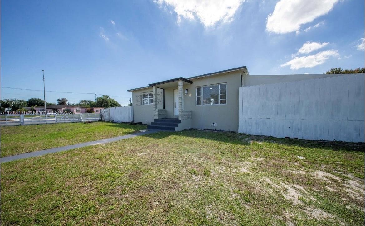 782 E 37th St, Hialeah FL 33013 — 22