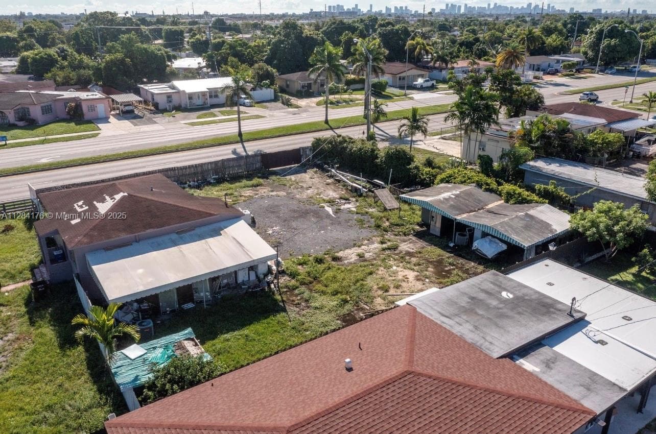 782 E 37th St, Hialeah FL 33013 — 39