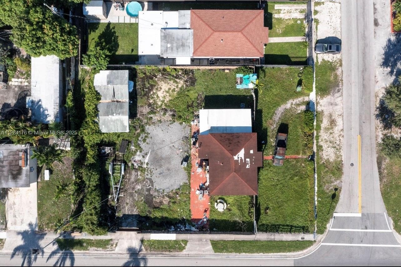 782 E 37th St, Hialeah FL 33013 — 70
