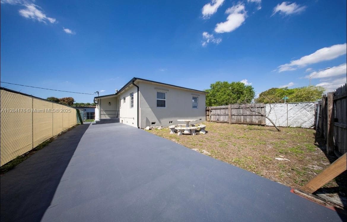 782 E 37th St, Hialeah FL 33013 — 21