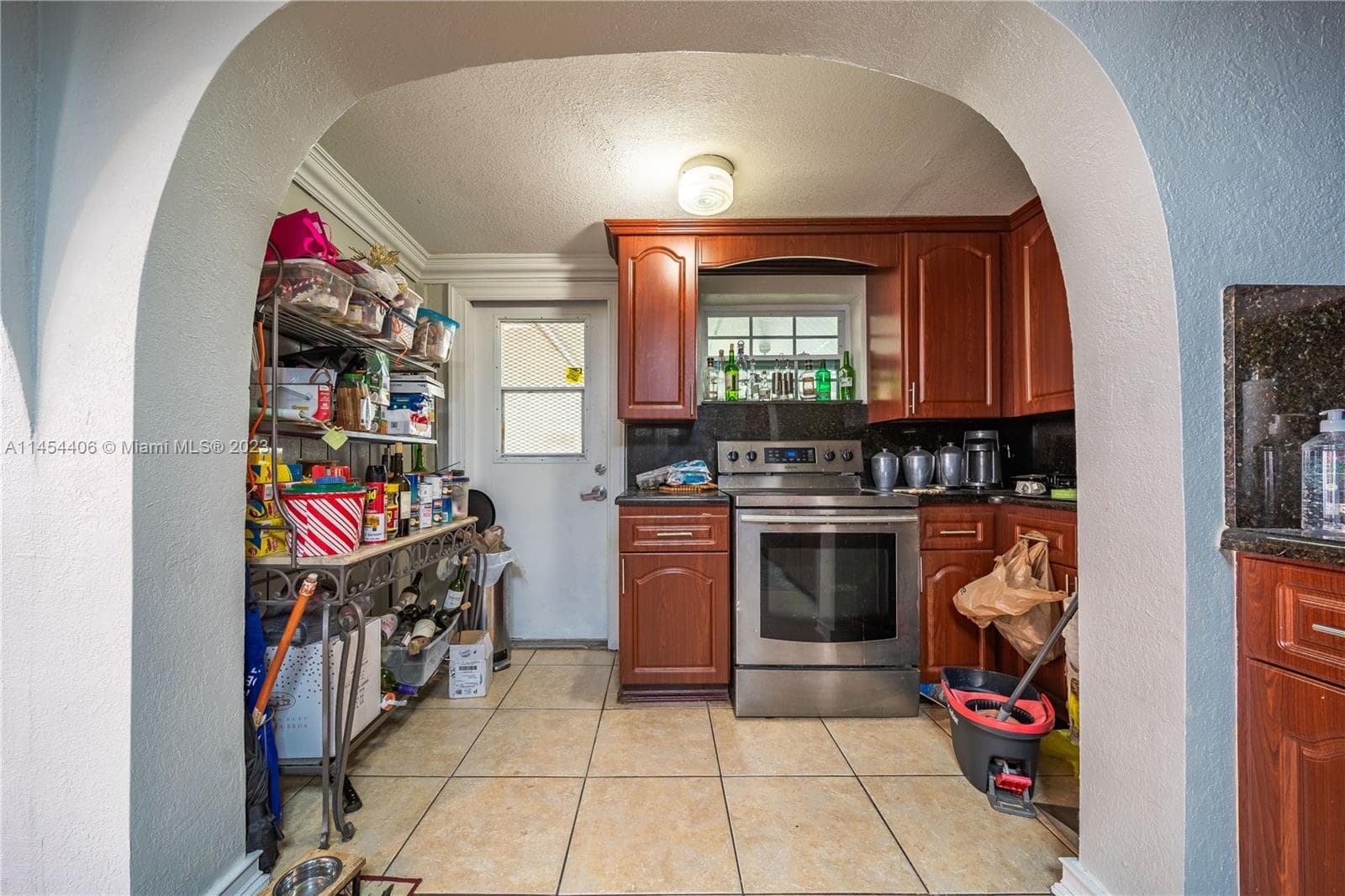 925 E 29th St, Hialeah FL 33013 — 16