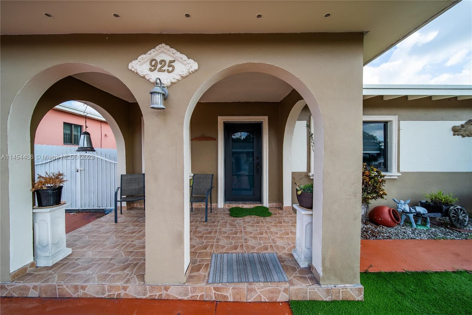 925 E 29th St, Hialeah FL 33013 — 7