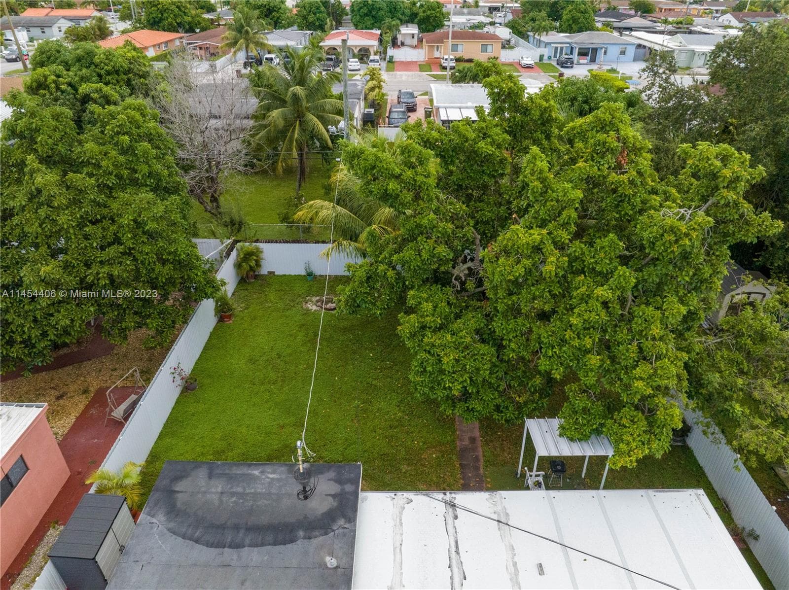 925 E 29th St, Hialeah FL 33013 — 37