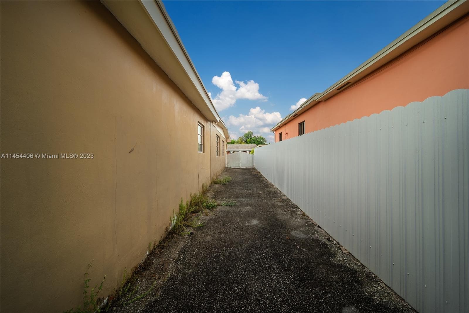 925 E 29th St, Hialeah FL 33013 — 31