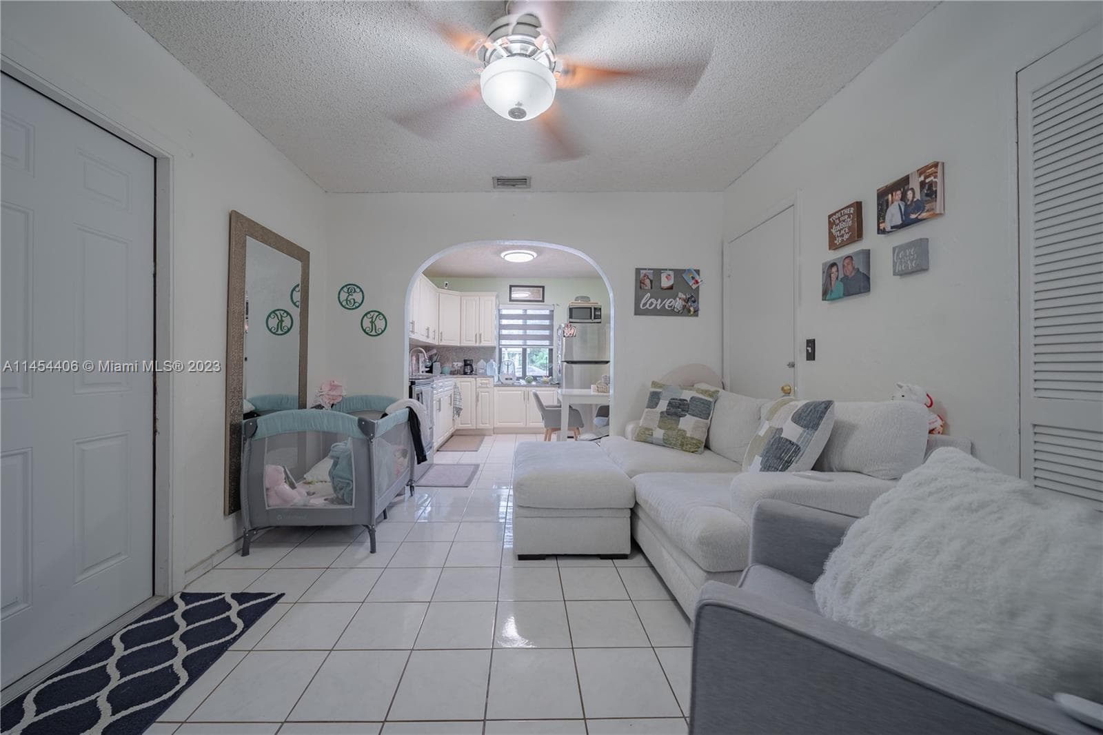 925 E 29th St, Hialeah FL 33013 — 25