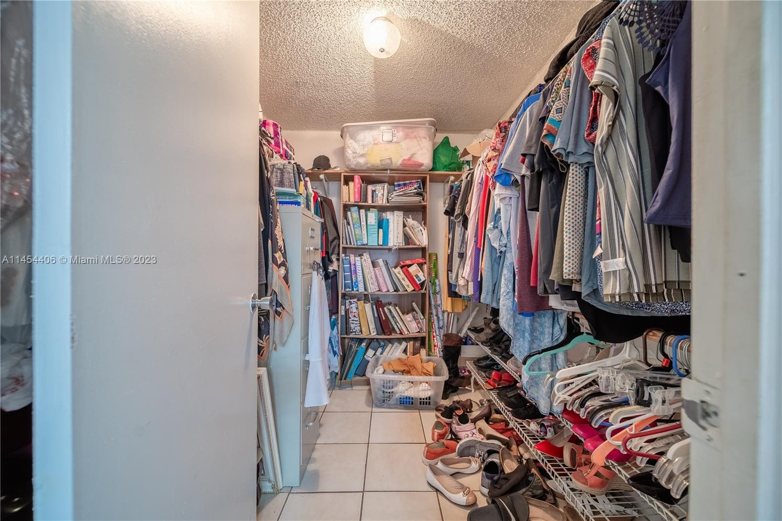 925 E 29th St, Hialeah FL 33013 — 21