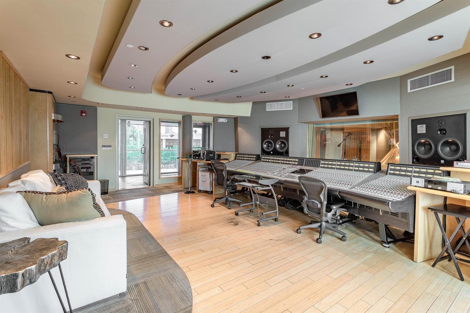5020 Biscayne Boulevard, Miami FL 33137 — 23