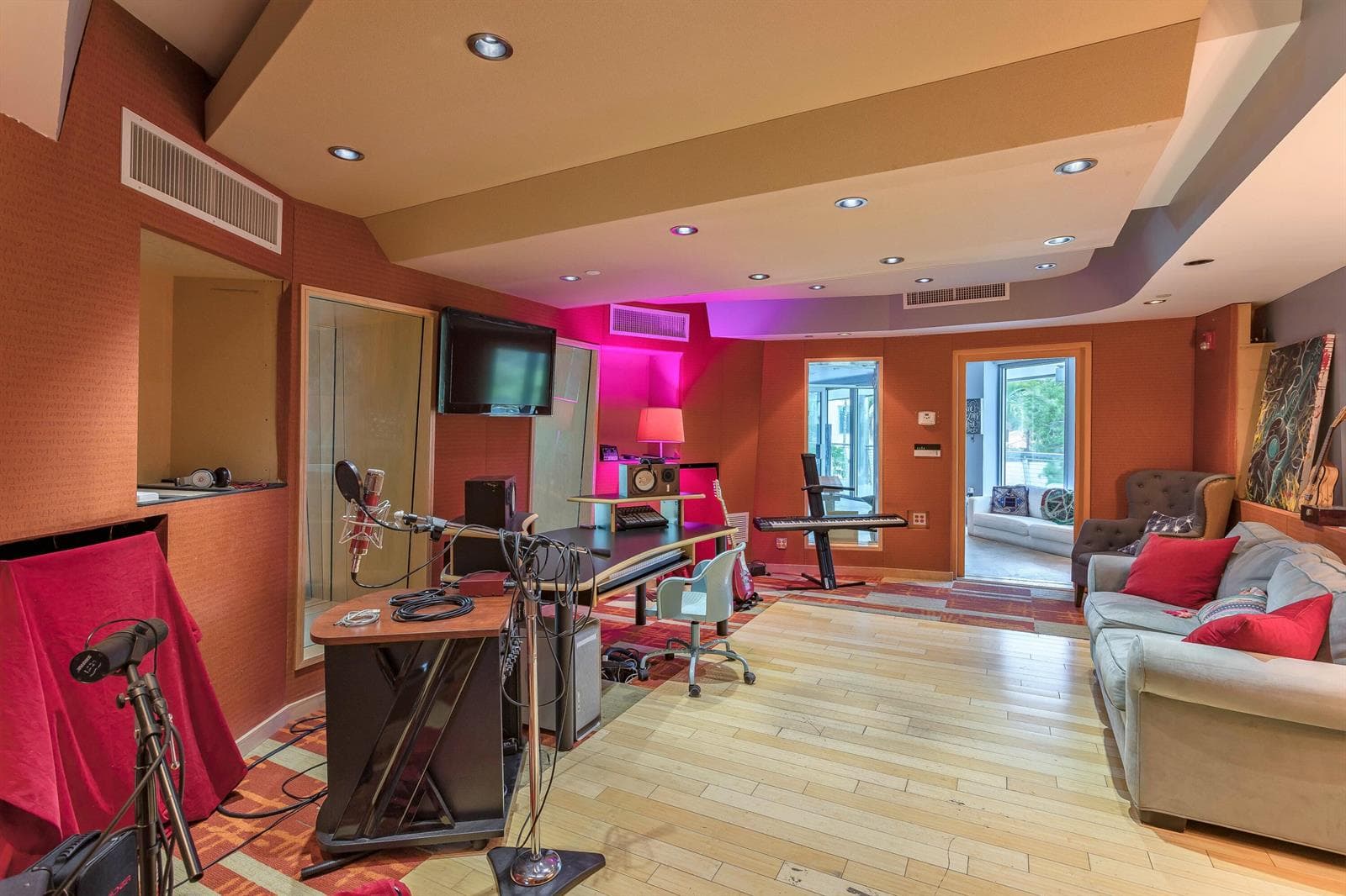 5020 Biscayne Boulevard, Miami FL 33137 — 25