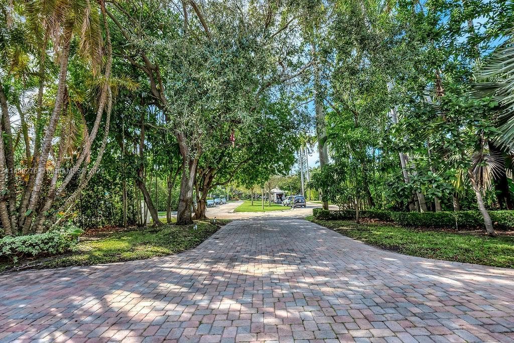61 Camden Ct, Bal Harbour FL 33154 — 17