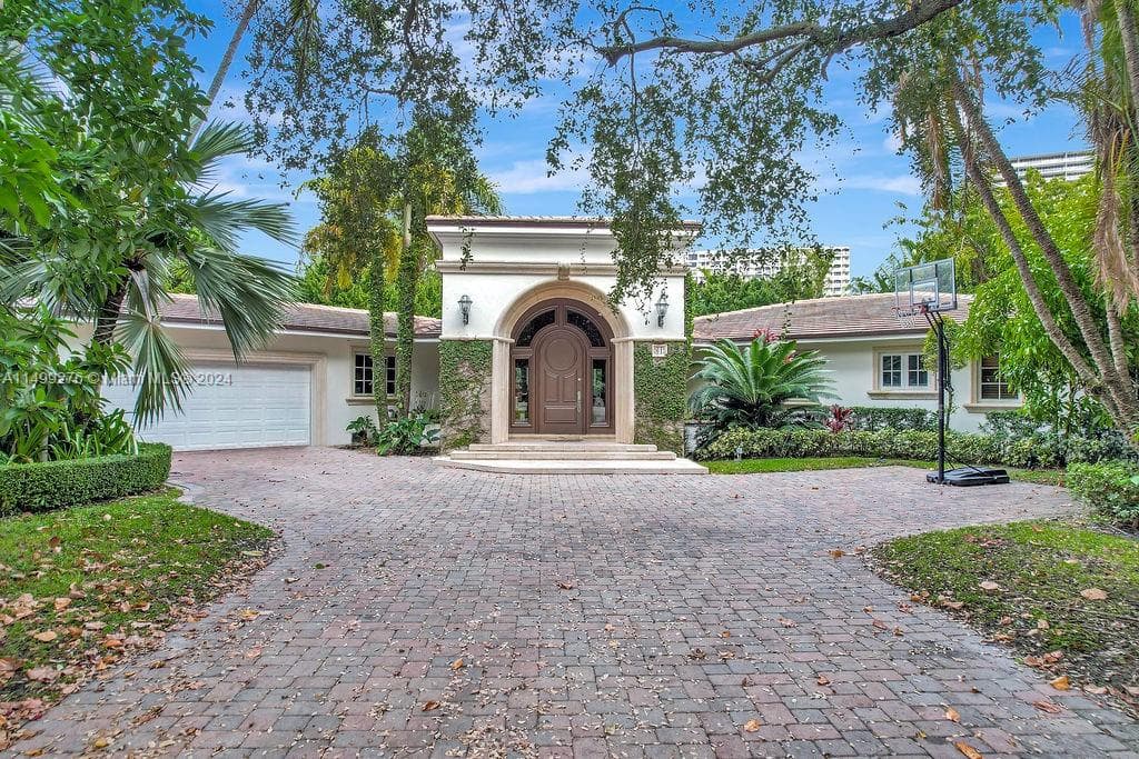 61 Camden Ct, Bal Harbour FL 33154 — 1