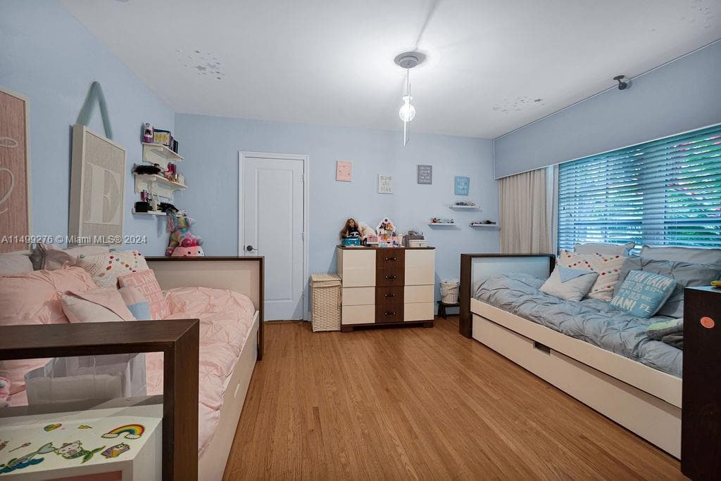 61 Camden Ct, Bal Harbour FL 33154 — 9