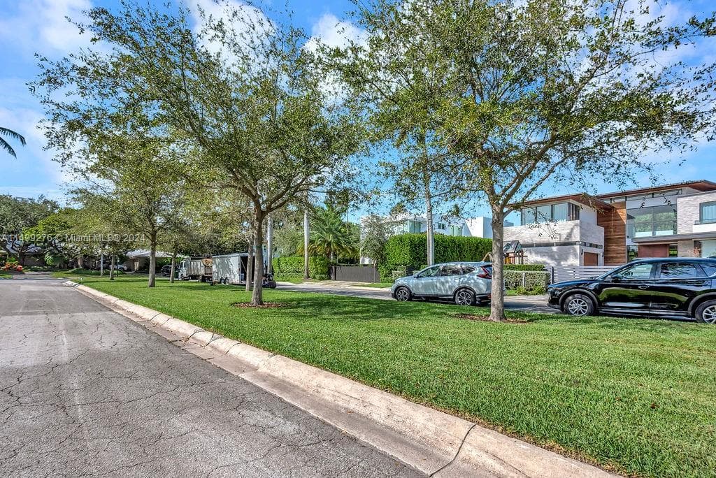 61 Camden Ct, Bal Harbour FL 33154 — 19