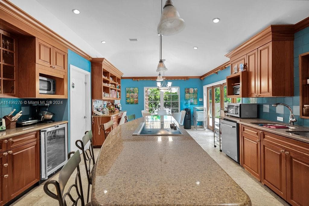 61 Camden Ct, Bal Harbour FL 33154 — 4