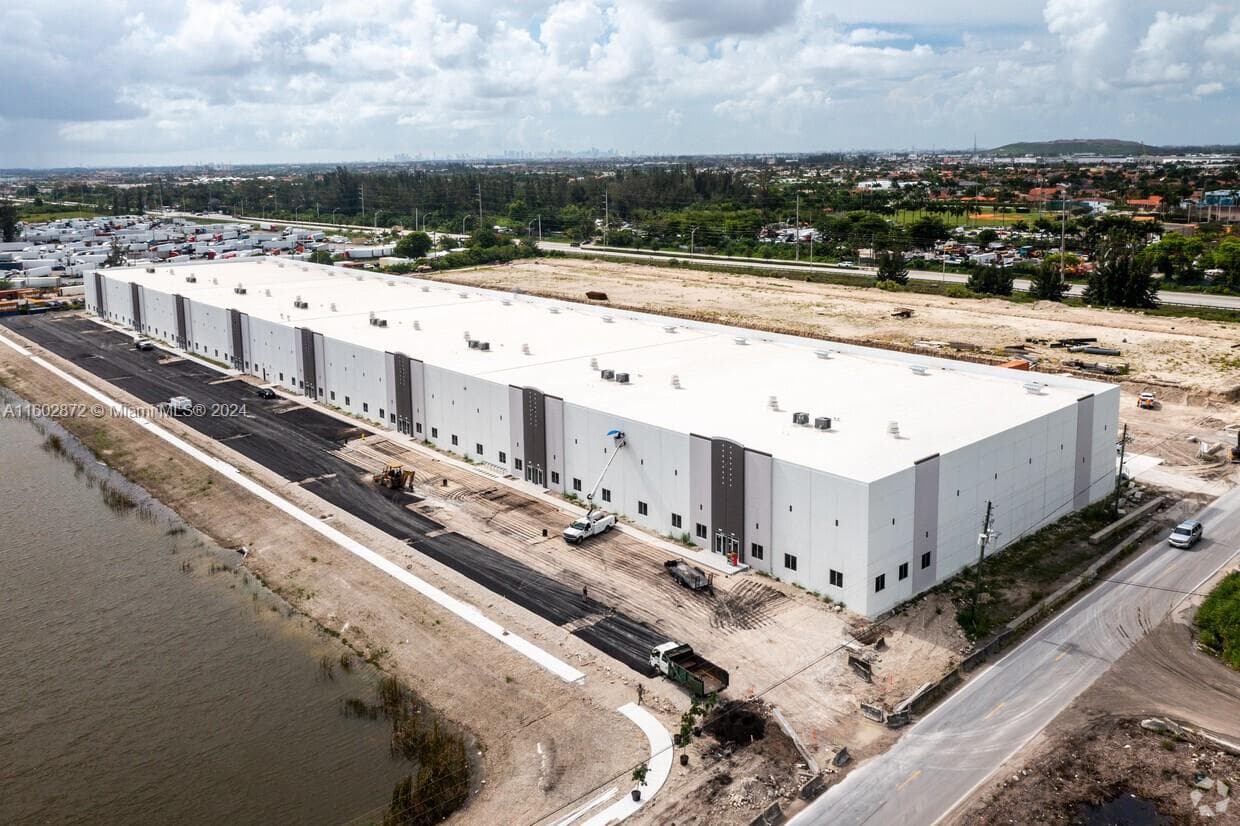 400 E 41st St, Hialeah FL 33013 — 4
