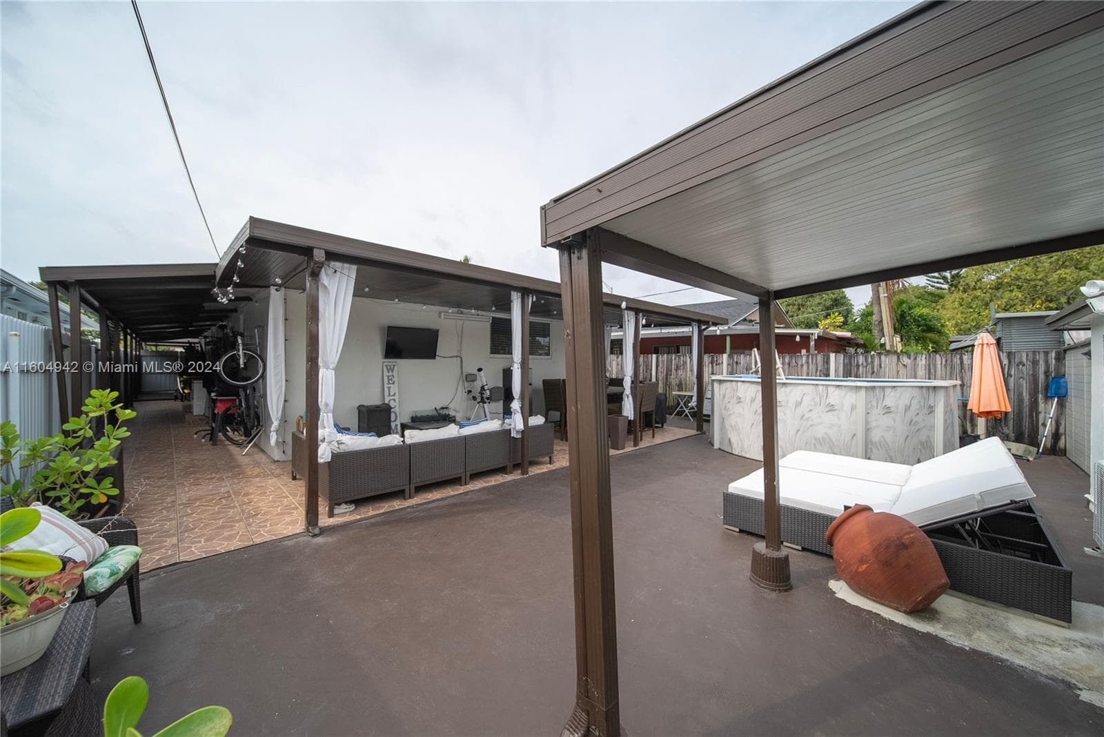 875 E 29th St, Hialeah FL 33013 — 17