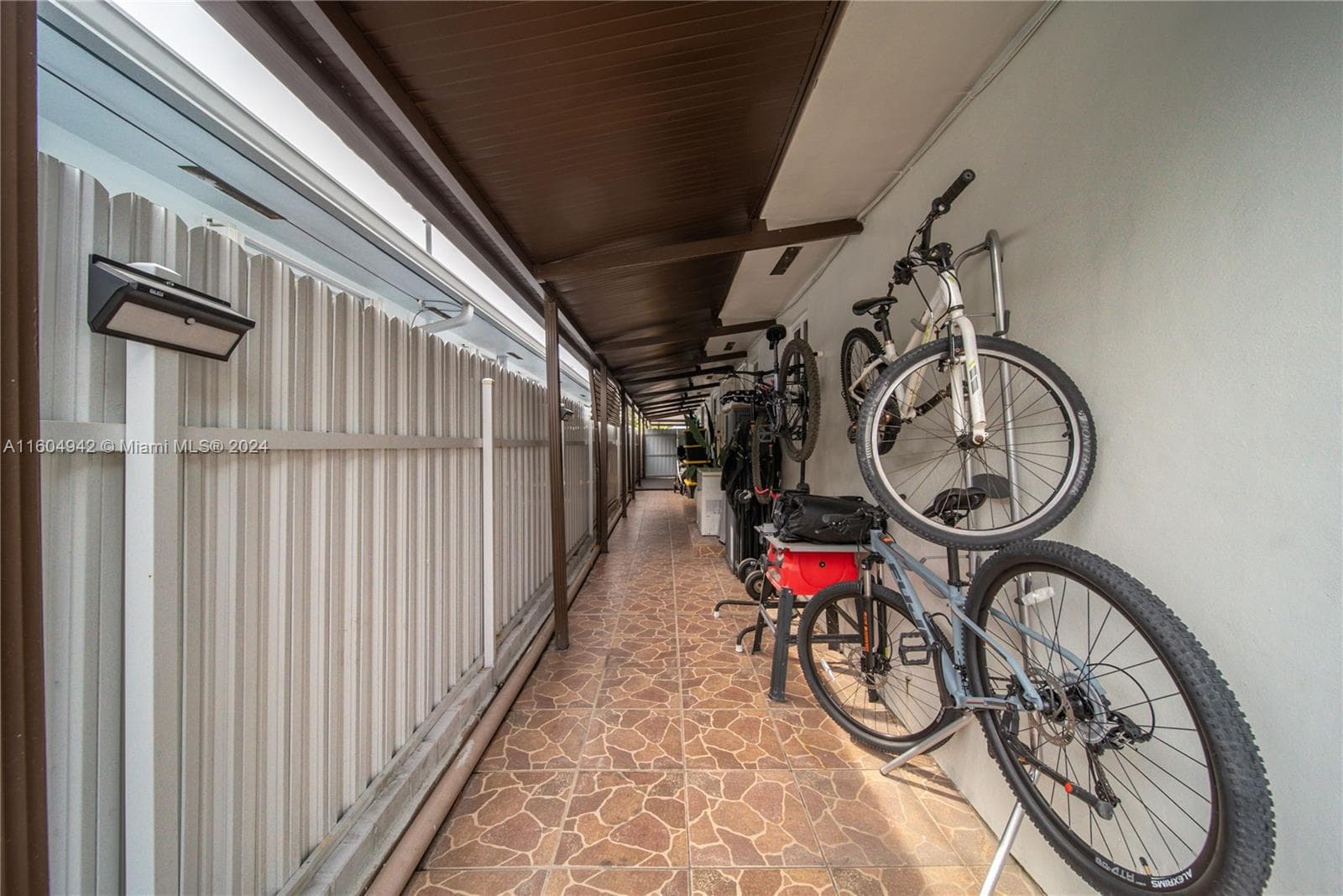 875 E 29th St, Hialeah FL 33013 — 20