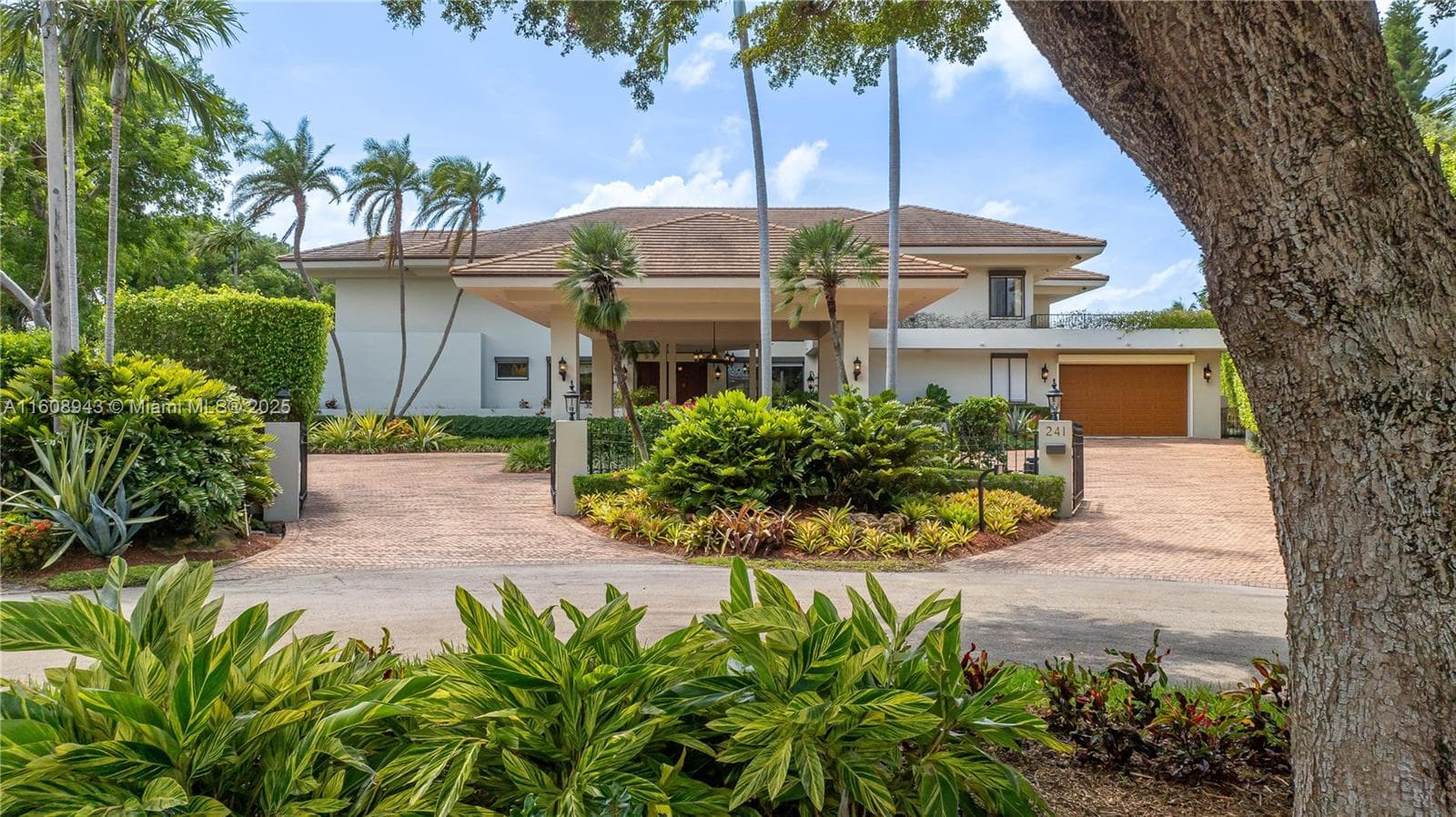 241 Cape Florida Dr, Key Biscayne FL 33149 — 100