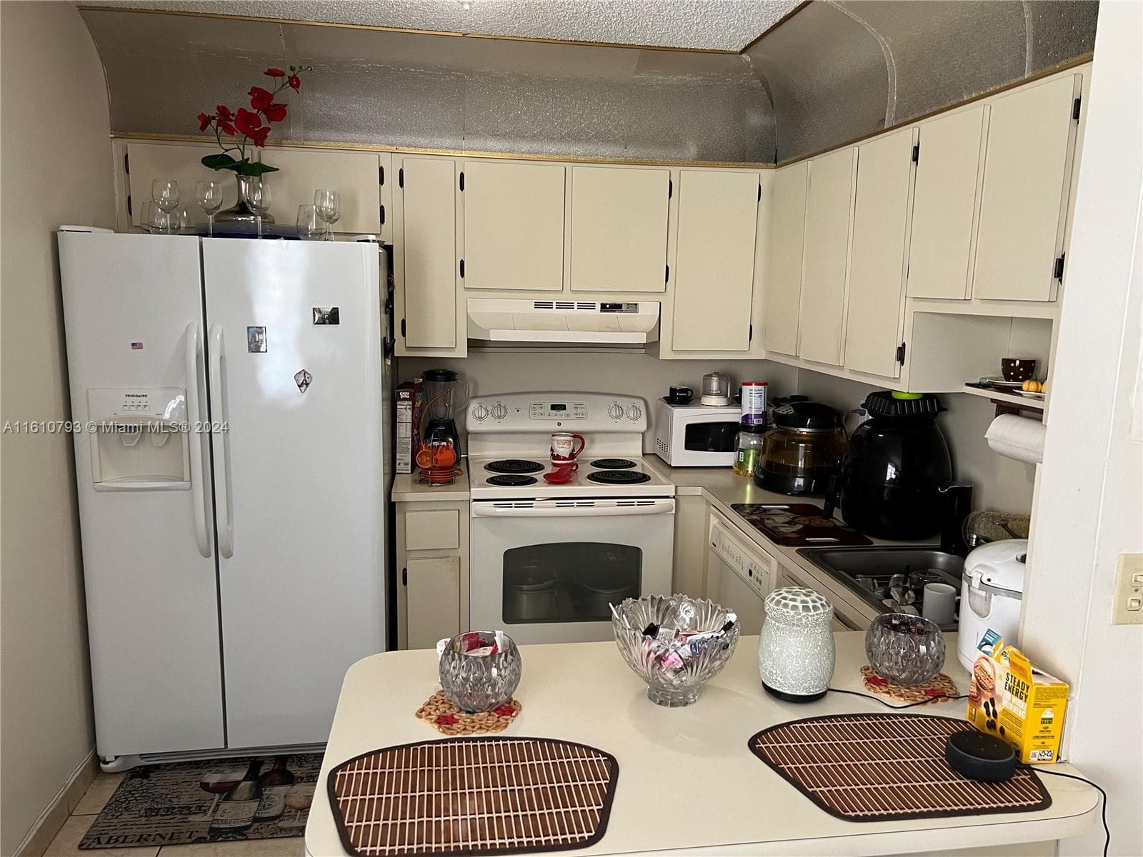 325 NW 72Av # 206, Unincorporated Dade County FL 33126 — 4